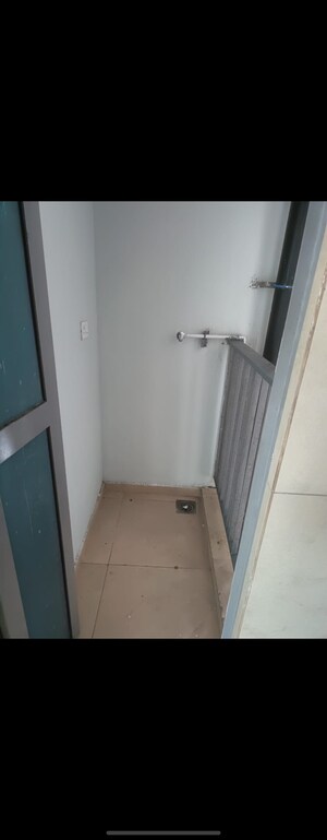 Bathroom in 1 BHK Apartment at Kalpataru Immensa B, Kolshet Road – for Rent