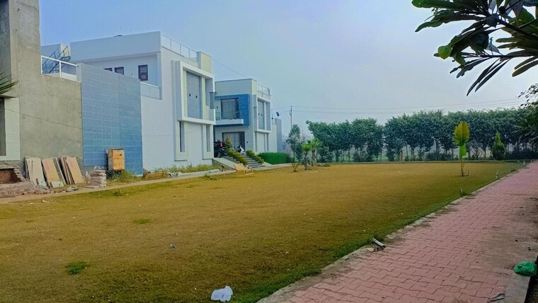 Garden, sector 107  502 Sq.Yd. Plot In Sector 107 Mohali 9449355
