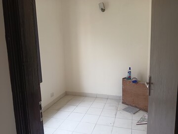 Bathroom in 4 BHK Villa at Omaxe Designer Villas Mayfield Garden, Sector 51 – for Rent