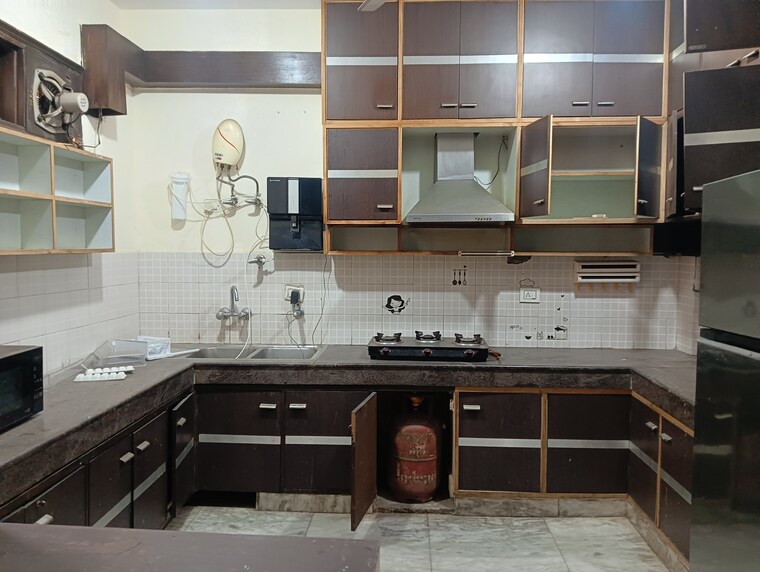 Kitchen, omaxe-designer-villas-mayfield-garden 4 Bedroom 2700 Sq.Ft. Villa In Sector 51 Gurgaon 9449468