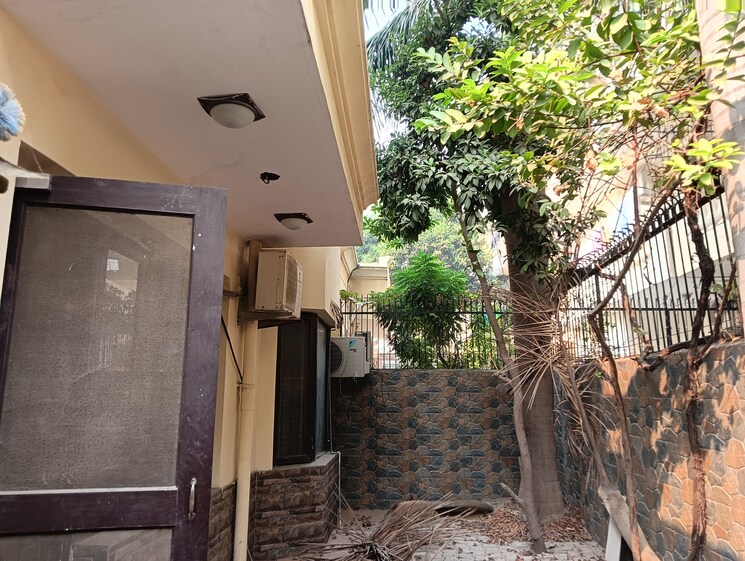 Balcony, omaxe-designer-villas-mayfield-garden 4 Bedroom 2700 Sq.Ft. Villa In Sector 51 Gurgaon 9449468