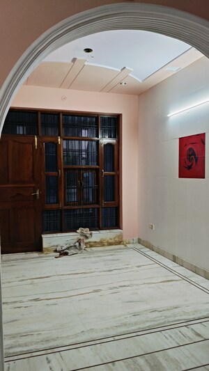 Room in 2.5 BHK Independent House at Sector 16 – for Rent