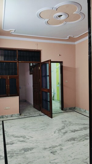 Room in 2.5 BHK Independent House at Sector 16 – for Rent