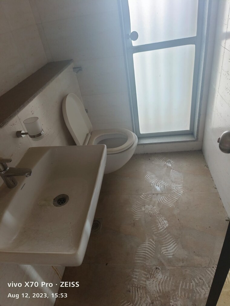 Bathroom, nahar-cayenne 2 Bedroom 790 Sq.Ft. Apartment In Powai Mumbai 9449518