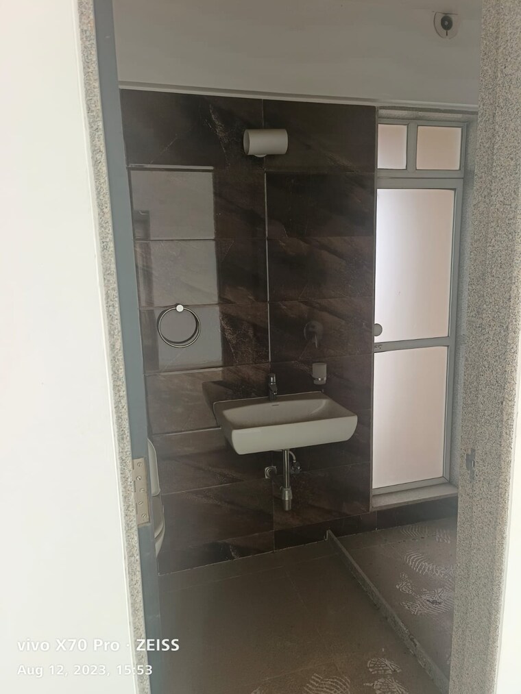 Attached Bathroom, nahar-cayenne 2 Bedroom 790 Sq.Ft. Apartment In Powai Mumbai 9449518