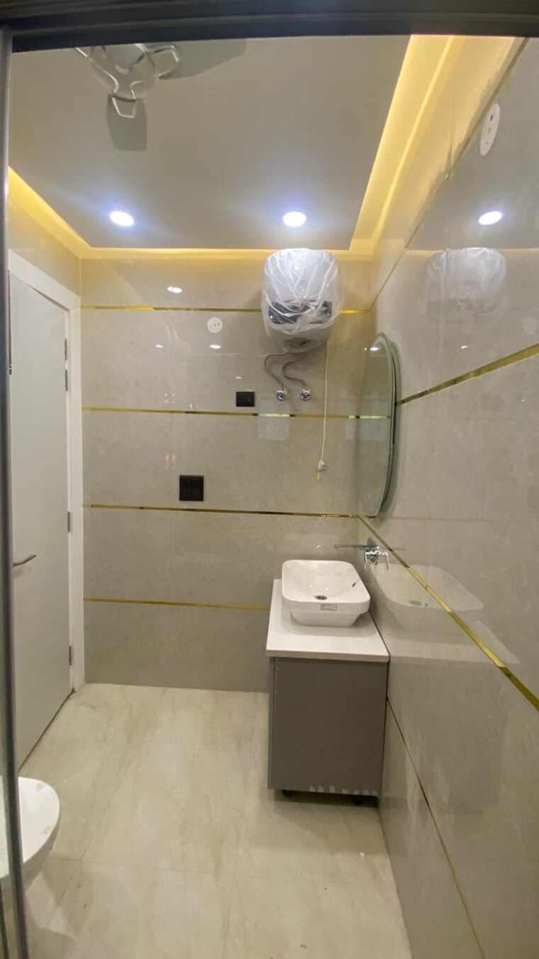 Bathroom, fidato-honour-homes 3 Bedroom 167 Sq.Yd. Apartment In Sector 89 Faridabad 9449534