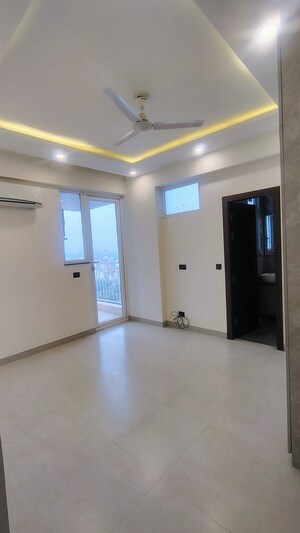 Room in 3.5 BHK Apartment at Ram Shanti Apartment, Sector 52 – for Rent