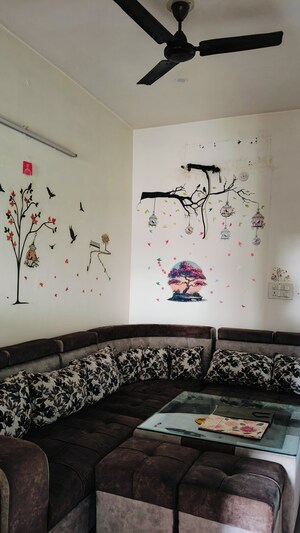 Furnished Amenities in 2.5 BHK Builder Floor at Sector 16 – for Rent