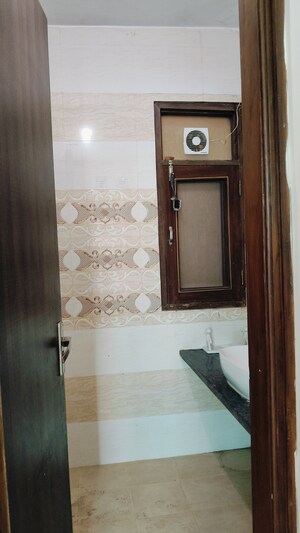 Bathroom in 2.5 BHK Builder Floor at Sector 16 – for Rent