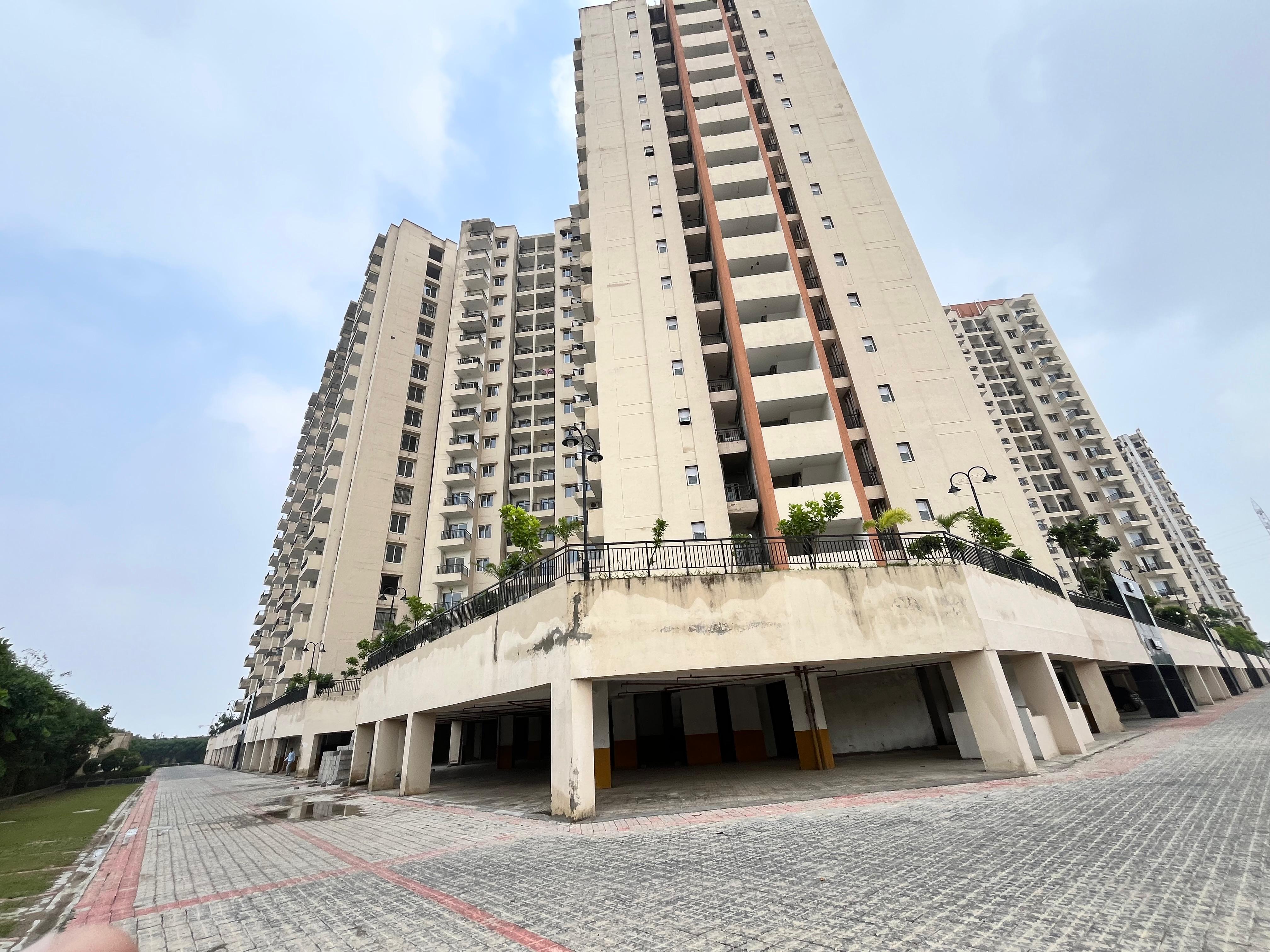 2 BHK Apartment For Sale in Oasis GrandStand