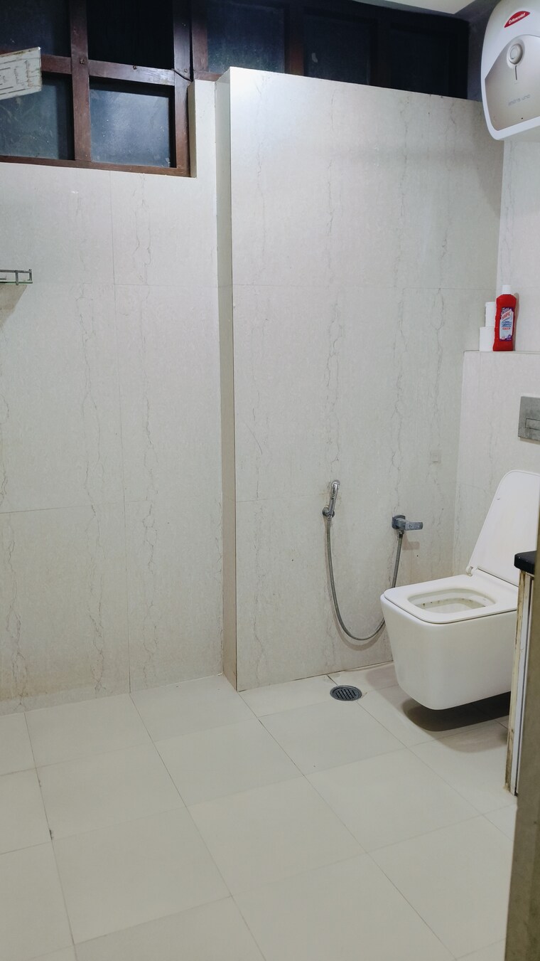 Bathroom, sector 15 3.5 Bedroom 3150 Sq.Ft. Independent House In Sector 15 Faridabad 9449782