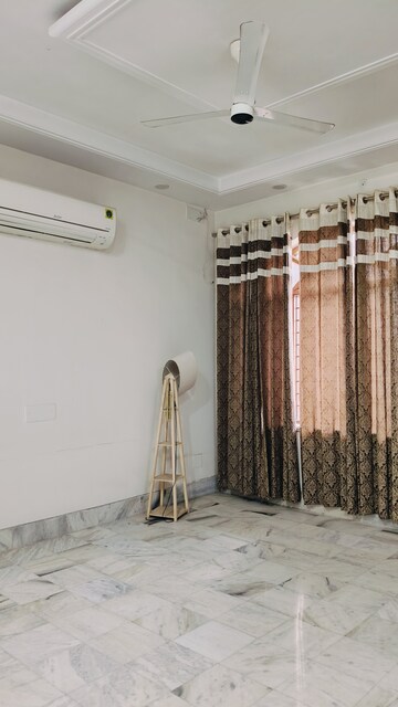 Building Lobby in 3.5 BHK Independent House at Sector 15 – for Rent