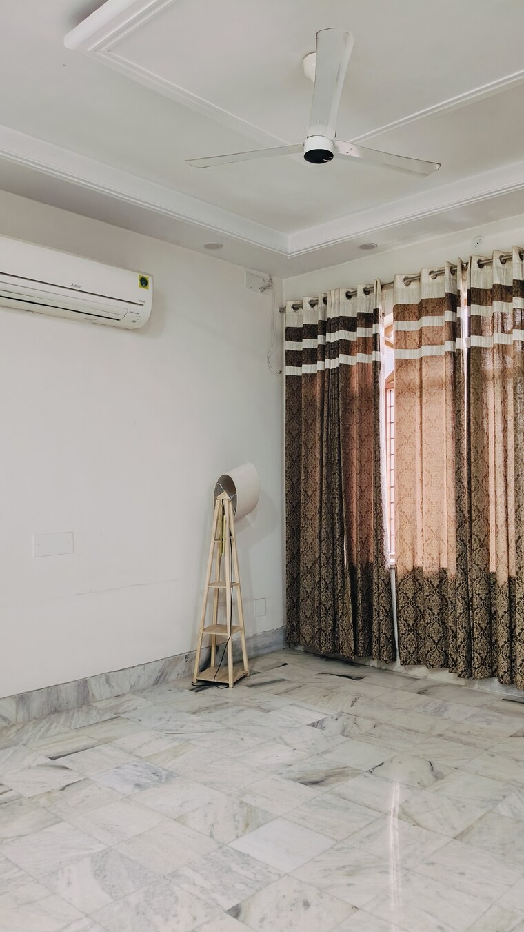 undefined, sector 15 3.5 Bedroom 3150 Sq.Ft. Independent House In Sector 15 Faridabad 9449782