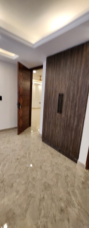 Furnished Amenities in 3 BHK Builder Floor at Saket – for Sale