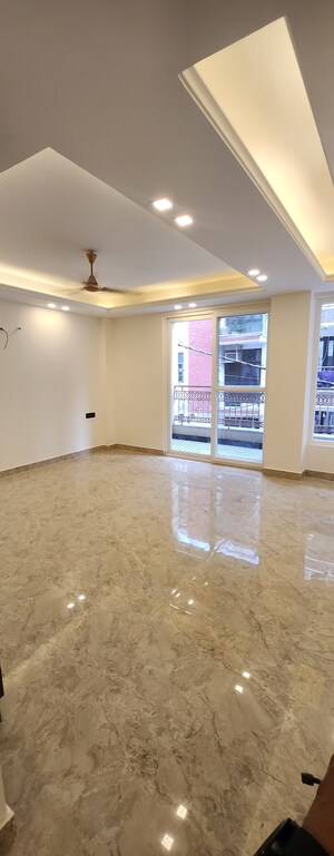 Furnished Amenities in 3 BHK Builder Floor at Saket – for Sale