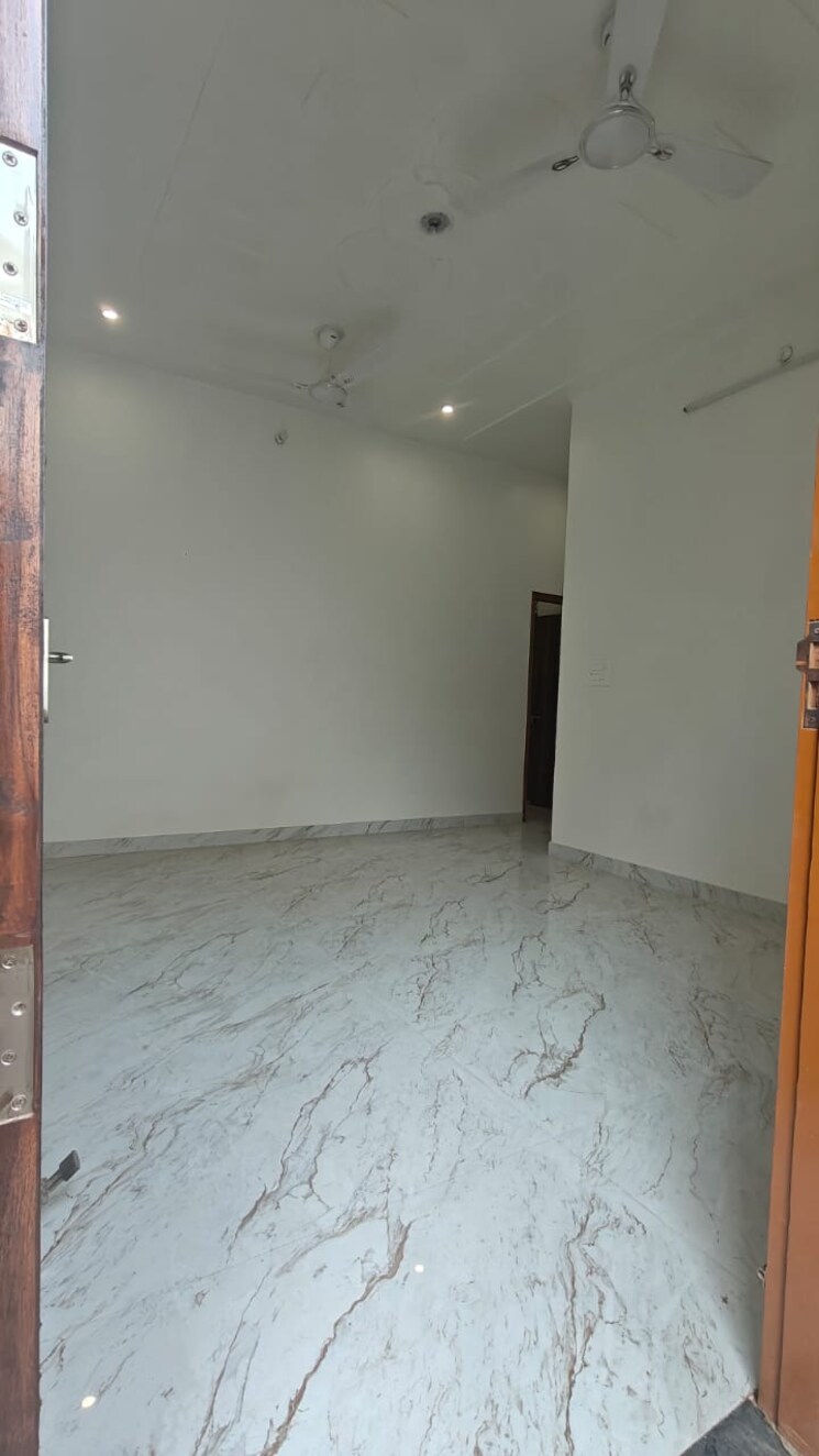 Room, gomti nagar 2 Bedroom 1430 Sq.Ft. Apartment In Gomti Nagar Lucknow 9450002