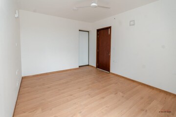 Room in 4 BHK Apartment at Pramuk MM Meridian, Jayanagar – for Rent