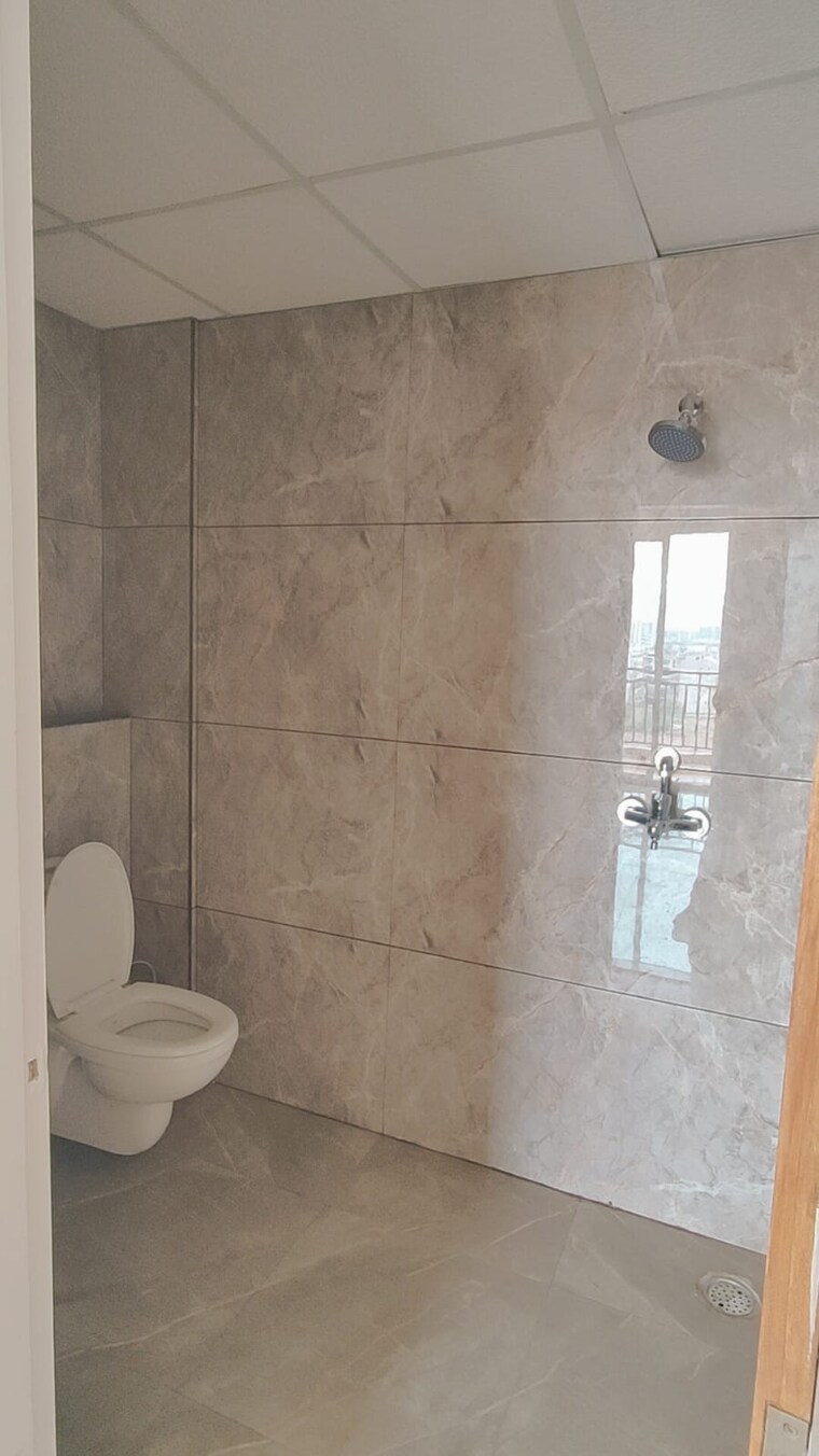 Bathroom, mrs-hi-greens 3 Bedroom 1013 Sq.Ft. Apartment In Kishanpura Zirakpur 9450141