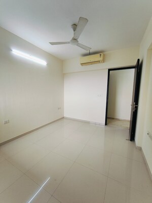 Room in 1 BHK Apartment at Unnati Woods CHS, Kasarvadavali – for Sale