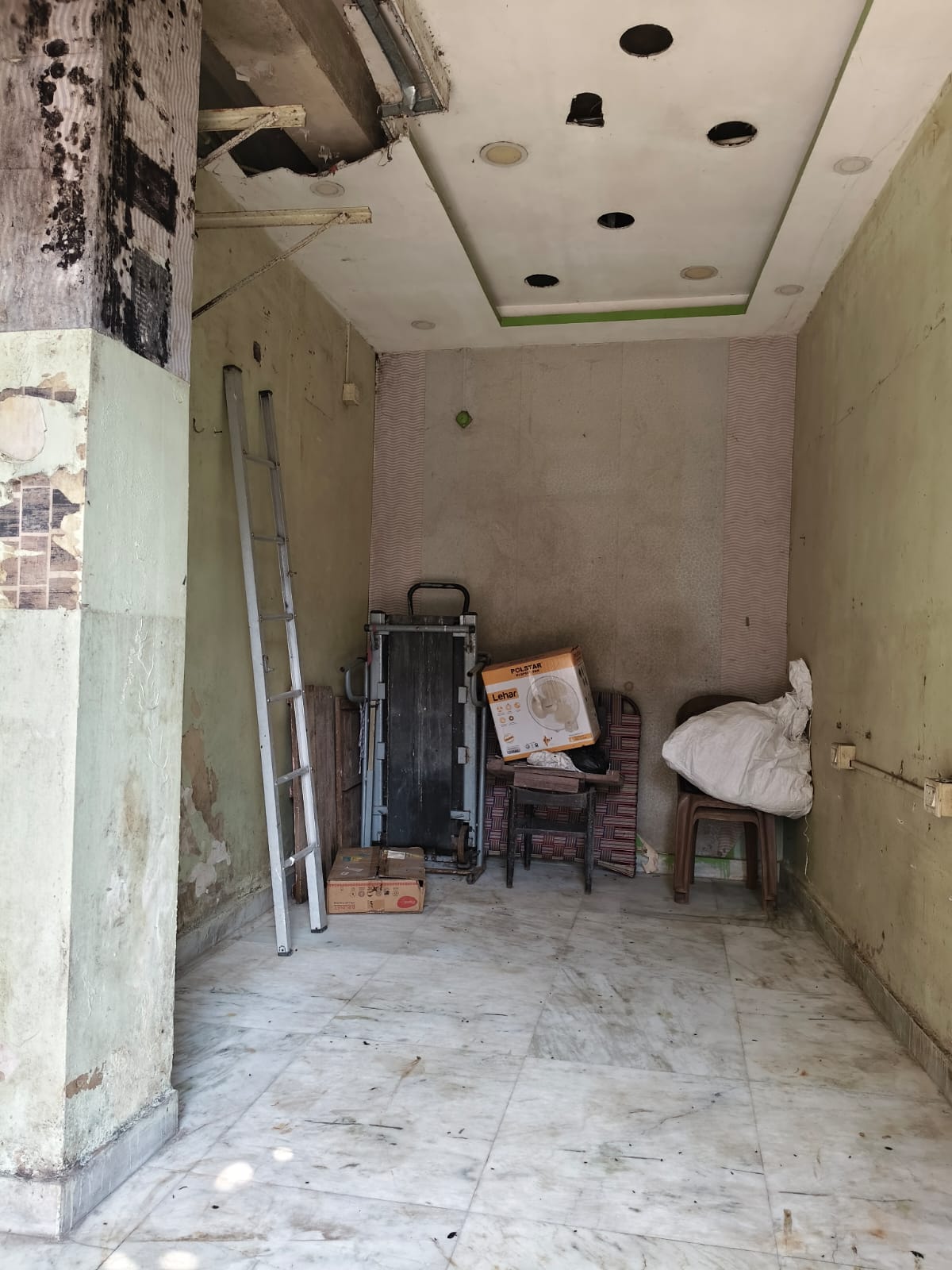 Retail Shop For Sale in Shakespeare Sarani