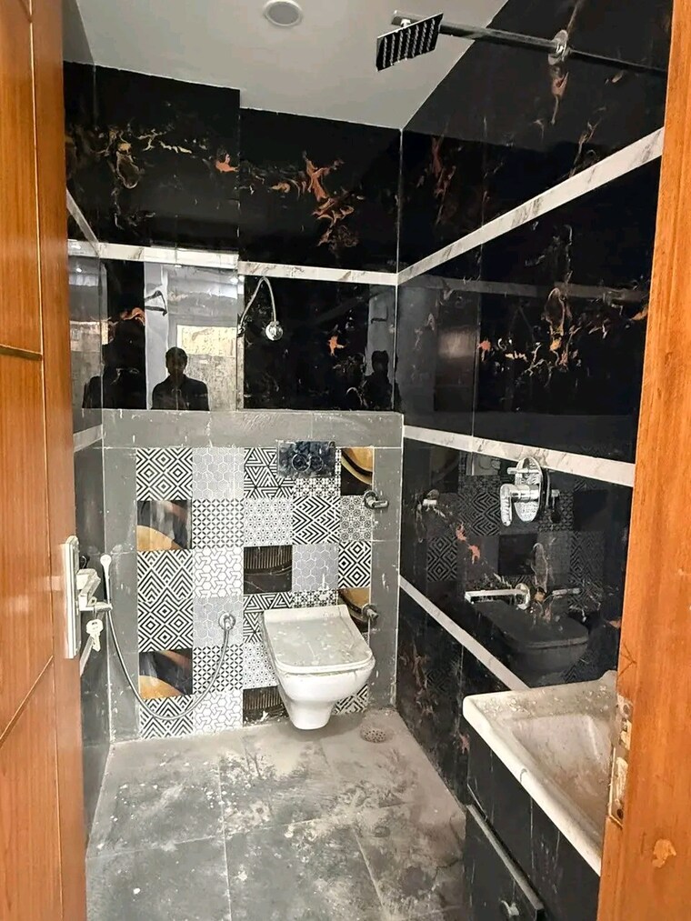 Attached Bathroom, chattarpur 2 Bedroom 950 Sq.Ft. Builder Floor In Chattarpur Delhi 9450438