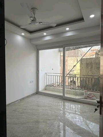 Room in 2 BHK Builder Floor at Chattarpur – for Rent