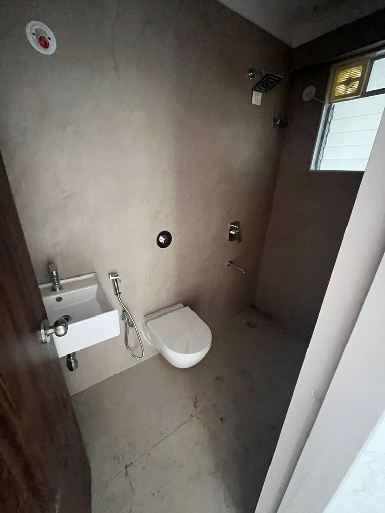 Attached Bathroom, ghantali 2 Bedroom 700 Sq.Ft. Apartment In Ghantali Thane 9450531