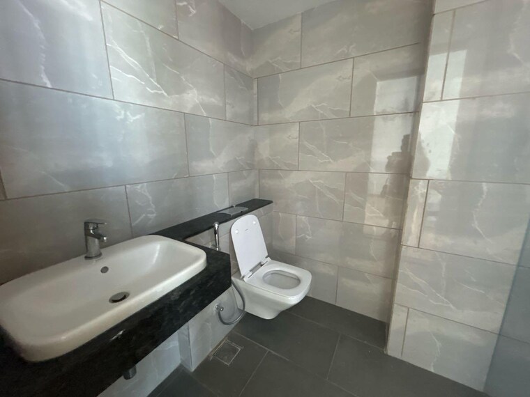Attached Bathroom, rustomjee-crown 4 Bedroom 2590 Sq.Ft. Apartment In Prabhadevi Mumbai 9450681