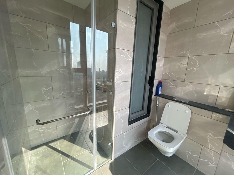 Bathroom, rustomjee-crown 4 Bedroom 2590 Sq.Ft. Apartment In Prabhadevi Mumbai 9450681