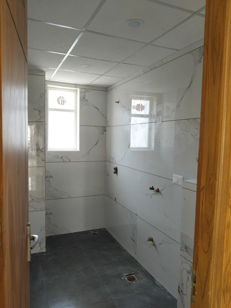 Bathroom, ambala highway 3 Bedroom 2210 Sq.Ft. Apartment In Ambala Highway Chandigarh 9450773