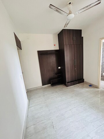 Room in 2 BHK Apartment at Signature Global Signum 107, Sector 107 – for Rent