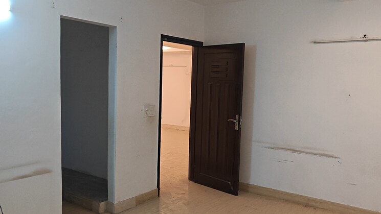 Room, model town phase 2 4 Bedroom 2600 Sq.Ft. Builder Floor In Model Town Phase 2 Delhi 9450984