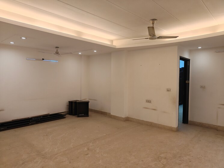 Living Room, model town phase 2 4 Bedroom 2600 Sq.Ft. Builder Floor In Model Town Phase 2 Delhi 9450984