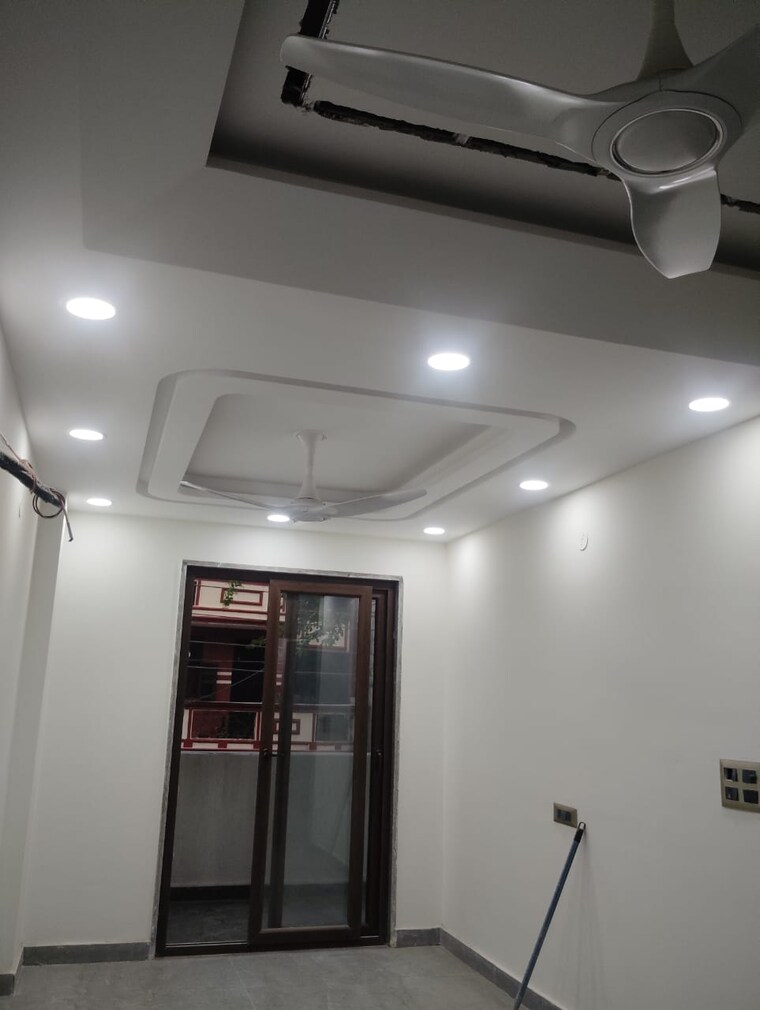 undefined, sector 36 6 Bedroom 375 Sq.Mt. Independent House In Sector 36 Noida 9450954