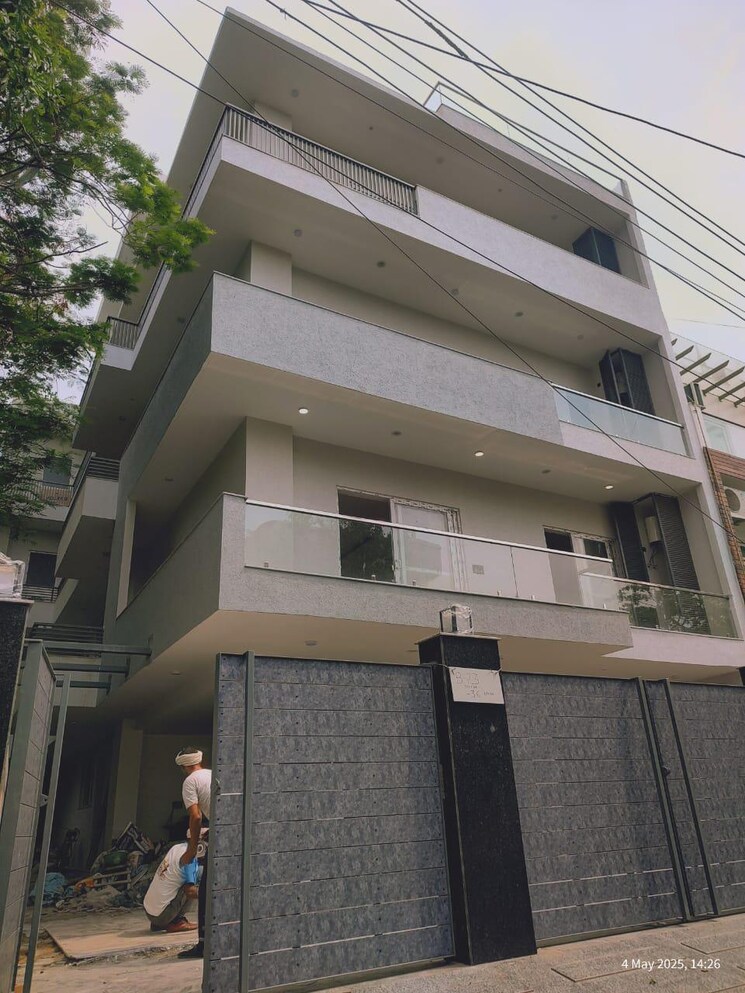 Exterior View, sector 36 6 Bedroom 375 Sq.Mt. Independent House In Sector 36 Noida 9450954