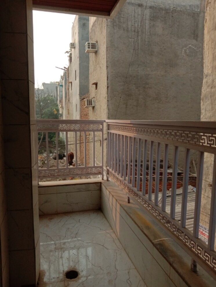 Balcony, dwarka mor 3 Bedroom 585 Sq.Ft. Builder Floor In Dwarka Mor Delhi 9450961