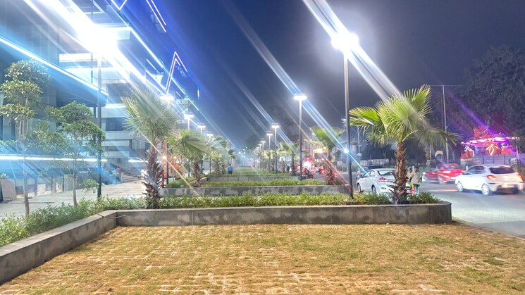 Garden, ska-arcadia Commercial Shop 344 Sq.Ft. In Wave City Ghaziabad 9451129