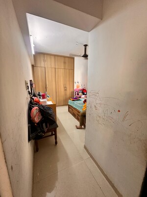 Furnished Amenities in 3 BHK Apartment at Cosmos Jewels, Ghodbunder Road – for Rent