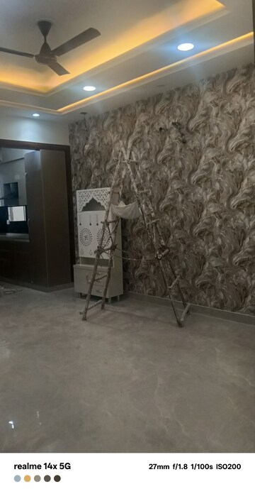 Room in 3 BHK Builder Floor at Rps Palms, Sector 88 – for Sale