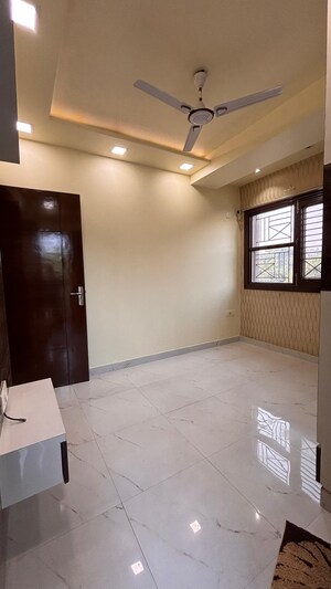 Room in 4 BHK Builder Floor at Niti Khand – for Sale