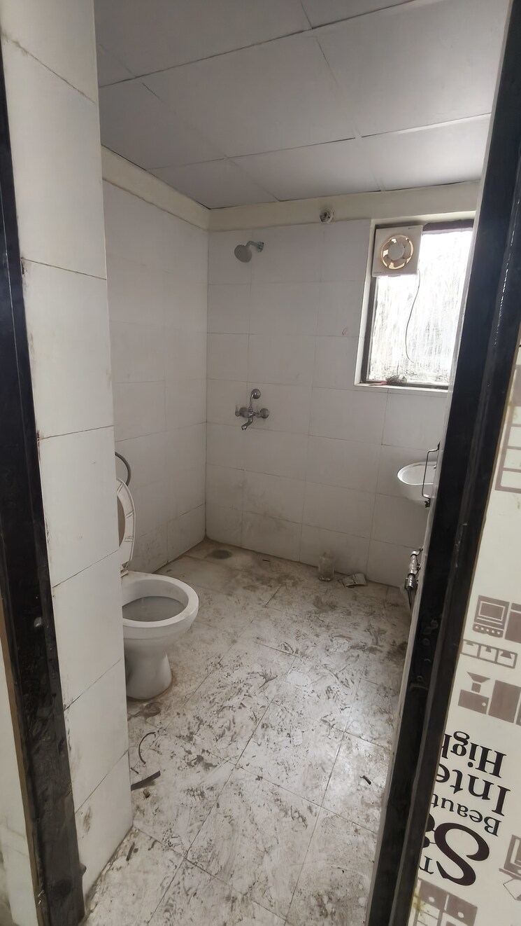 Bathroom, amolik-sankalp 3 Bedroom 851 Sq.Ft. Apartment In Sector 85 Faridabad 9451258