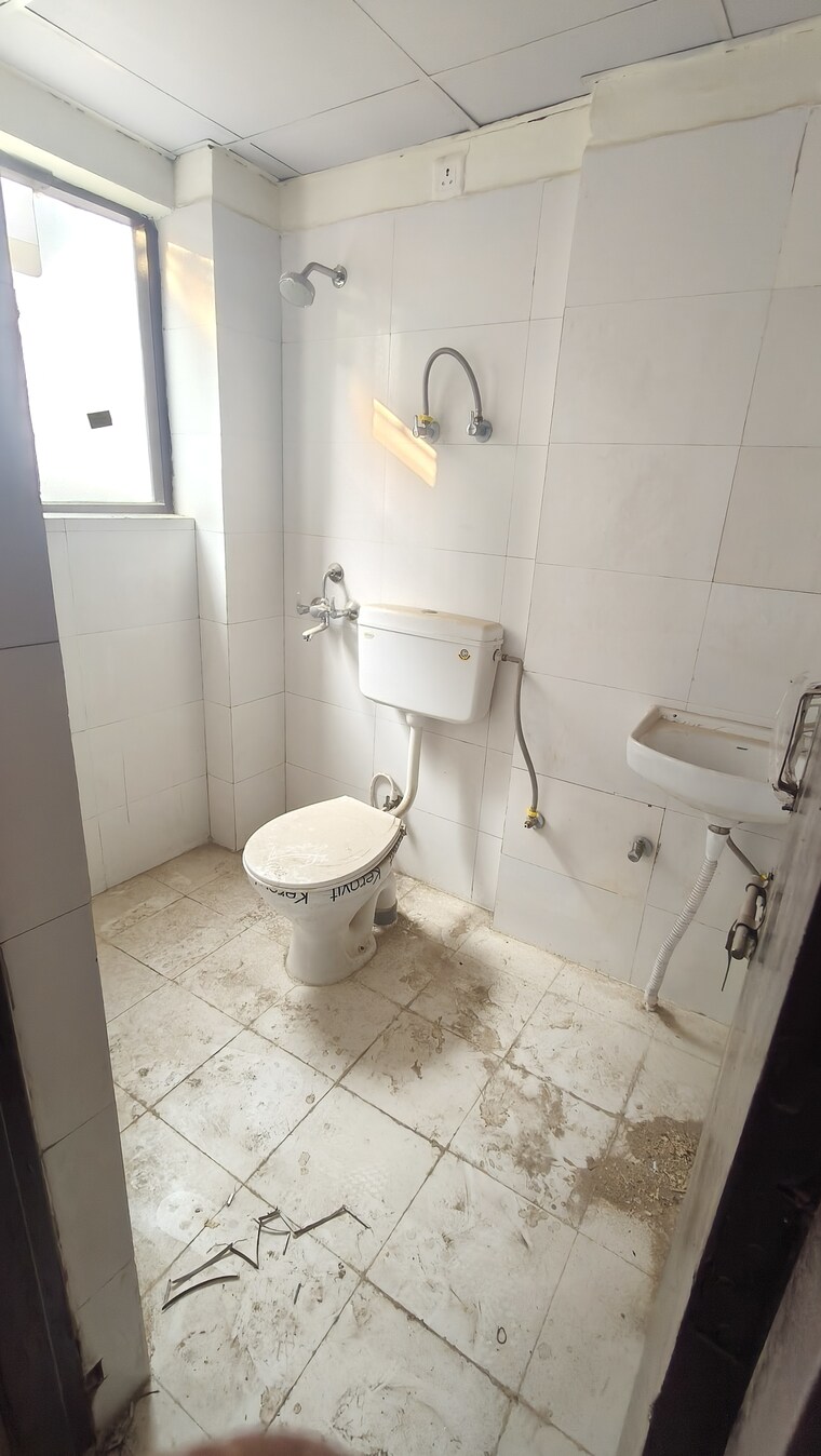 Bathroom, amolik-sankalp 3 Bedroom 851 Sq.Ft. Apartment In Sector 85 Faridabad 9451258
