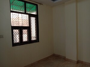Room in 3 BHK Builder Floor at Dwarka Mor – for Rent