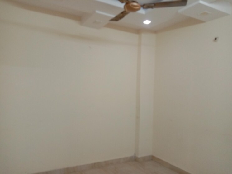 Room, dwarka mor 3 Bedroom 630 Sq.Ft. Builder Floor In Dwarka Mor Delhi 9451278