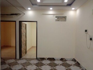 Room in 3 BHK Builder Floor at Dwarka Mor – for Rent