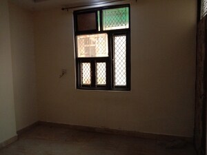 Room in 3 BHK Builder Floor at Dwarka Mor – for Rent