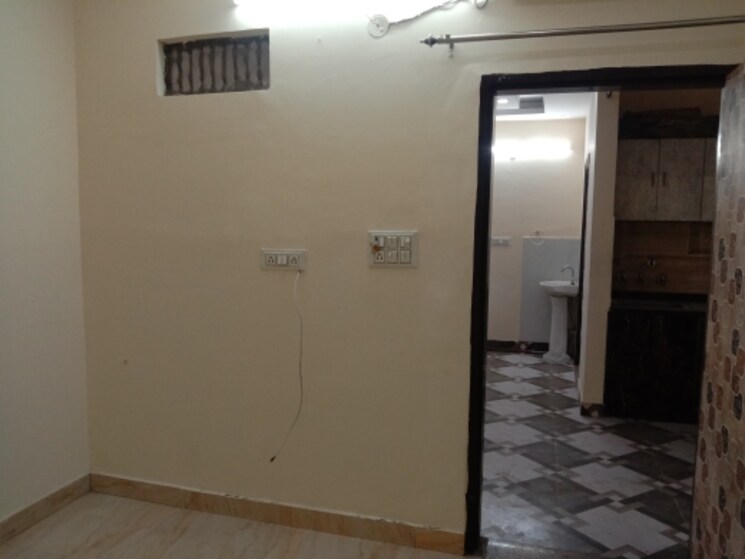 Room, dwarka mor 3 Bedroom 630 Sq.Ft. Builder Floor In Dwarka Mor Delhi 9451278