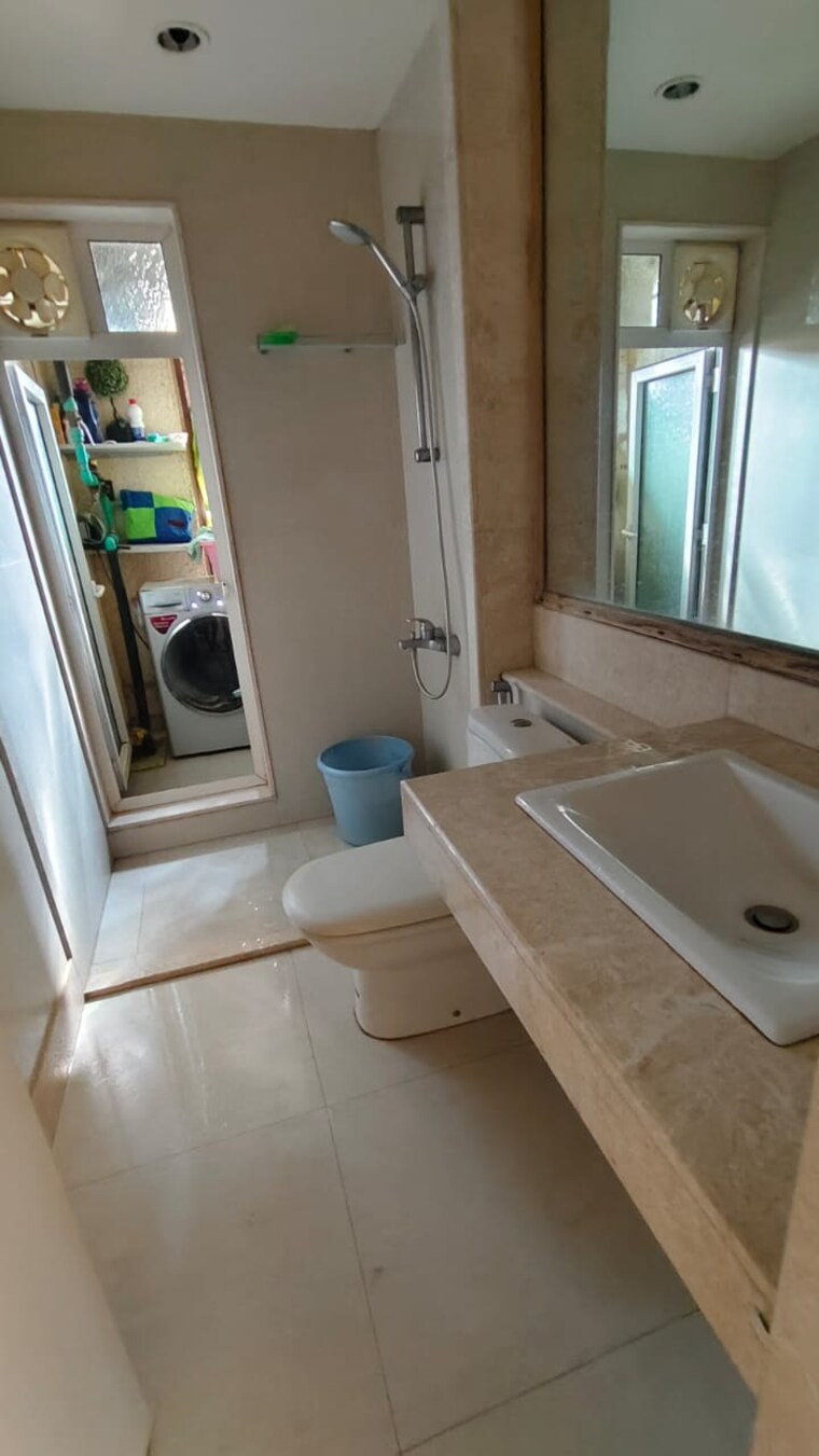 Bathroom, hiranandani-estate-palomera 2 Bedroom 999 Sq.Ft. Apartment In Ghodbunder Road Thane 9451350