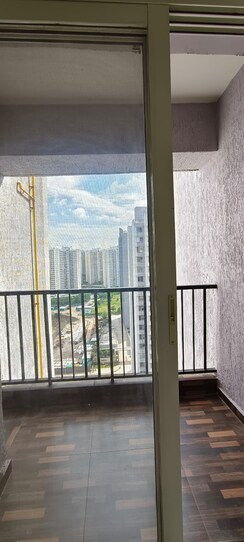 1 BHK + Extra Room Apartment For Sale in Kolte Patil Life Republic