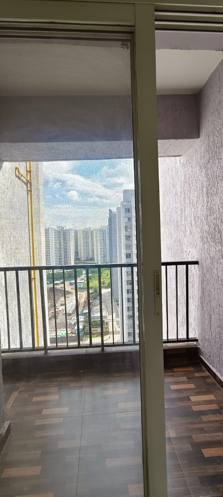 1 BHK + Extra Room Apartment For Sale in Kolte Patil Life Republic